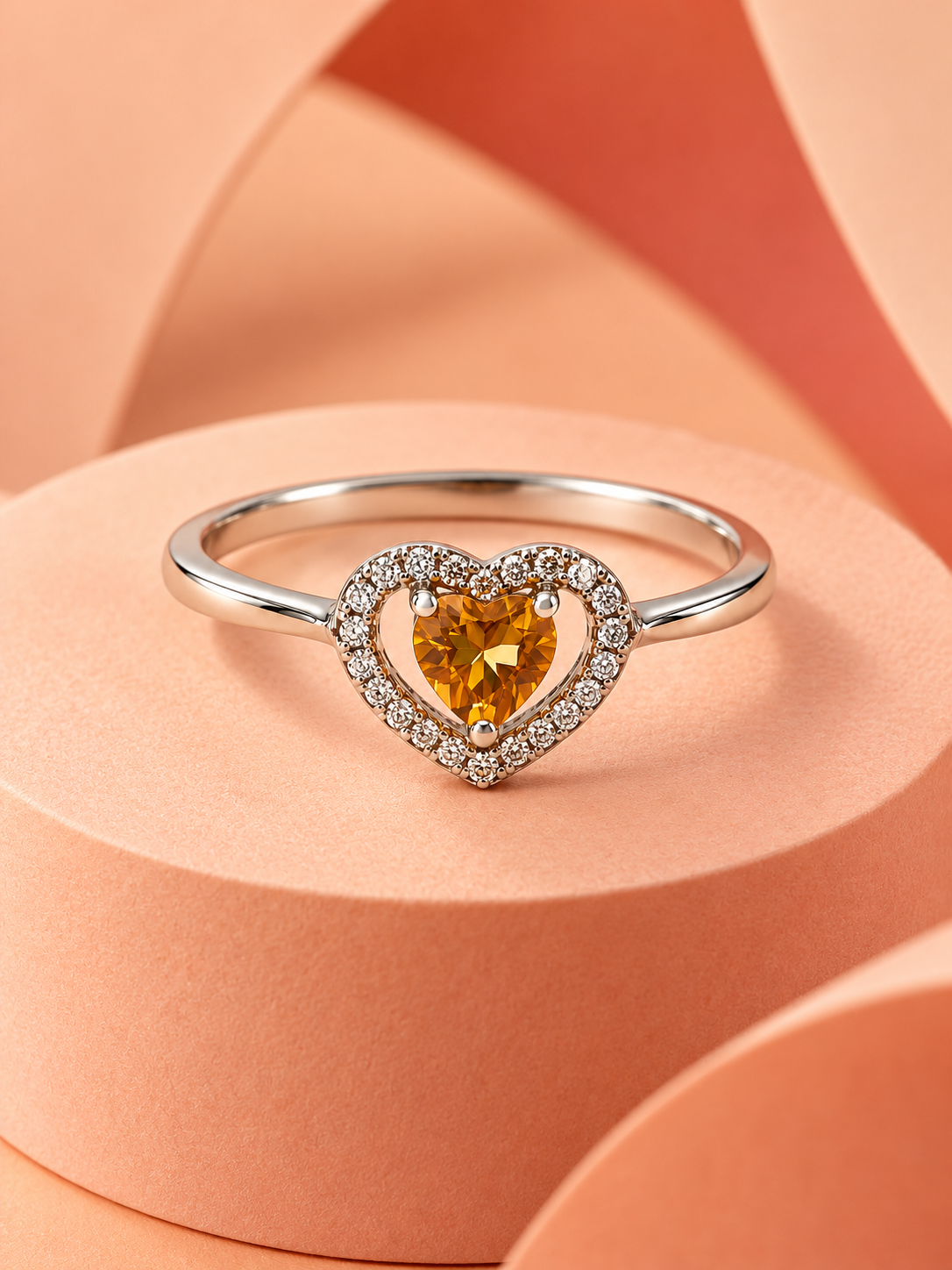 Bague au au motif de coeur avec une pierre de citrine coeur